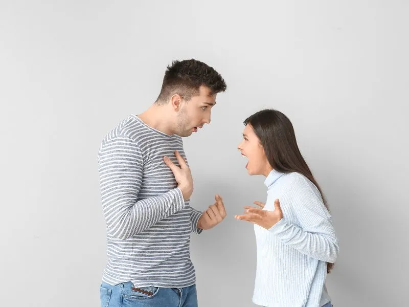 Nằm mơ thấy cãi nhau là điềm tốt hay xấu?
